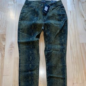 GREEN SNAKE SKIN PRINT PANT